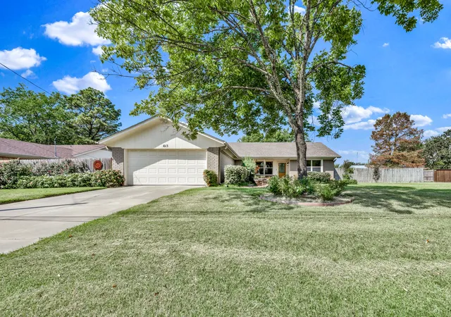 Photo 3 of Single family home for sale at 1013 Texas St, Sulphur Springs, TX 75482 | MLS# 21394186 | Listing updated on 2026-10-07