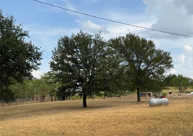 Photo 3 of Single family home for sale at 1940 S Pearl St, Comanche, TX 76442 | MLS# 21388266 | Listing updated on 2026-09-24