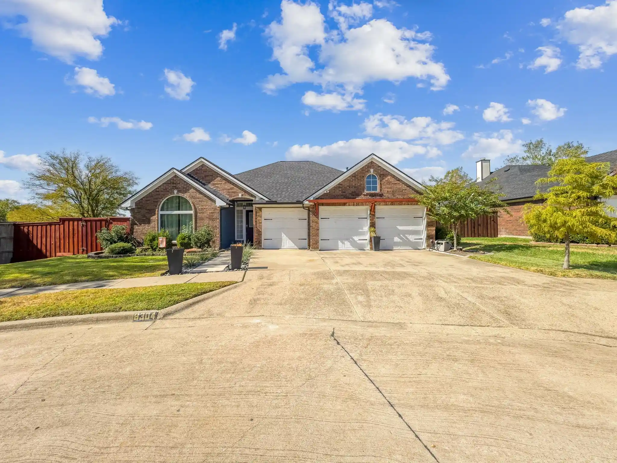 Photo 1 of Single family home for sale at 8304 Crystalwood Dr, Dallas, TX 75249 | MLS# 21394226 | Listing updated on 2026-10-17