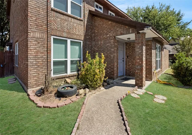 Photo 3 of Single family home for sale at 1908 Prairie Crk Trl, Garland, TX 75040 | MLS# 21386282 | Listing updated on 2026-09-24