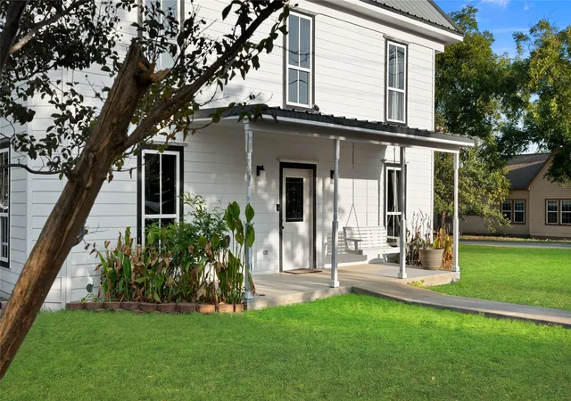 Photo 3 of Single family home for sale at 202 N Kickapoo St, Lipan, TX 76462 | MLS# 21392175 | Listing updated on 2026-09-24