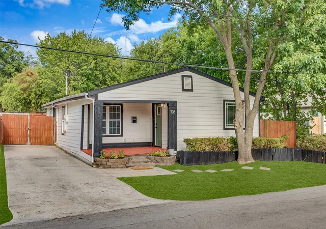Photo 1 of Single family home for sale at 708 Sherman St, Rockwall, TX 75087 | MLS# 21393067 | Listing updated on 2026-10-04