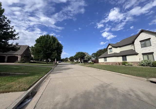 Photo 2 of Sale Pending at 1401 Long And Winding Rd, Mansfield, TX 76063 | MLS# 21393649 | Listing updated on 2026-10-03