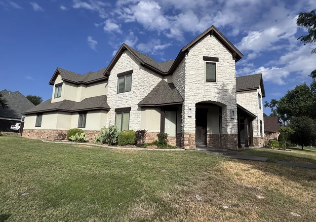 Photo 3 of Sale Pending at 1401 Long And Winding Rd, Mansfield, TX 76063 | MLS# 21393649 | Listing updated on 2026-10-03