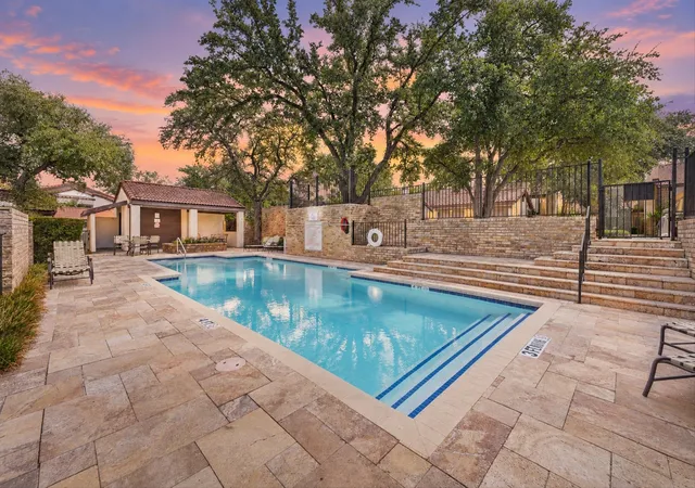 Listing Photo 2 - Condo for sale in building located at 18040 Midway Rd, Dallas, TX 75287 - Unit #225