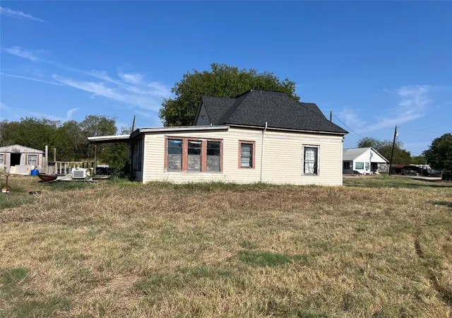 Photo 3 of Single family home for sale at 1st S Street W, Mount Calm, TX 76673 | MLS# 21394058 | Listing updated on 2026-09-29