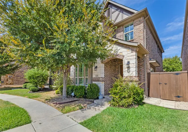 Photo 1 of Single family home for sale at 624 Club Dr, Allen, TX 75013 | MLS# 21391478 | Listing updated on 2026-10-02