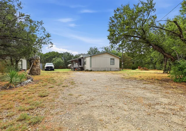 Photo 2 of Manufactured home for sale at 900 Cedar Break Ct, Cleburne, TX 76033 | MLS# 21393103 | Listing updated on 2026-10-03