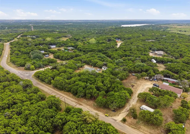 Photo 3 of Manufactured home for sale at 900 Cedar Break Ct, Cleburne, TX 76033 | MLS# 21393103 | Listing updated on 2026-10-03
