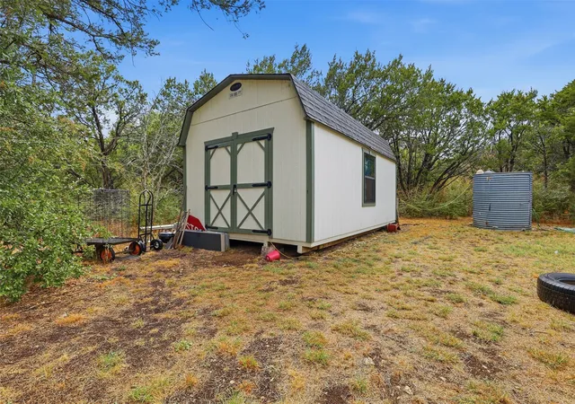 Photo 3 of Manufactured home for sale at 900 Cedar Break Ct, Cleburne, TX 76033 | MLS# 21393103 | Listing updated on 2026-10-03