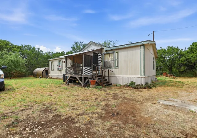 Photo 4 of Manufactured home for sale at 900 Cedar Break Ct, Cleburne, TX 76033 | MLS# 21393103 | Listing updated on 2026-10-03