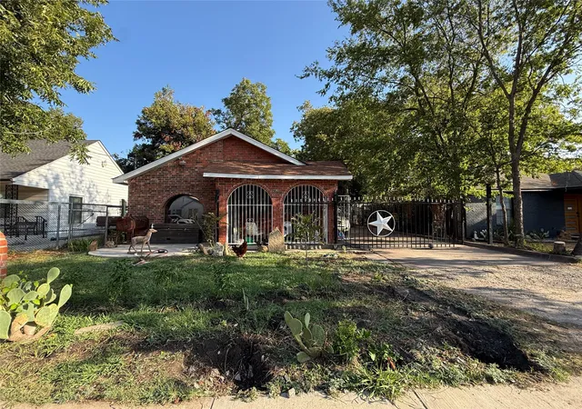 Photo 1 of Single family home for sale at 235 W Suffolk Ave, Dallas, TX 75208 | MLS# 21394367 | Listing updated on 2026-10-01