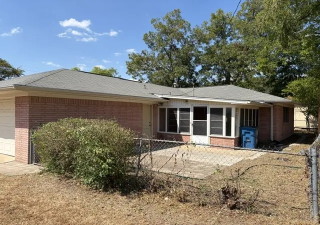 Photo 3 of Single family home for sale at 301 Hart St, Quitman, TX 75783 | MLS# 21394387 | Listing updated on 2026-09-24