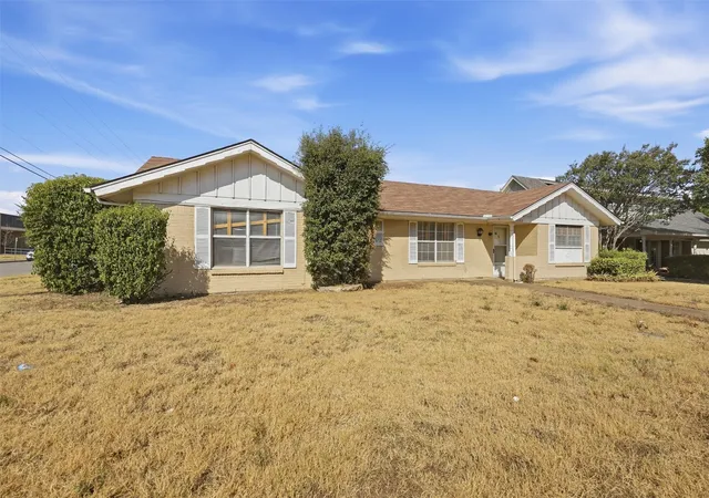 Photo 1 of Single family home for sale at 5682 Worrell Dr, Fort Worth, TX 76133 | MLS# 21389485 | Listing updated on 2026-10-05