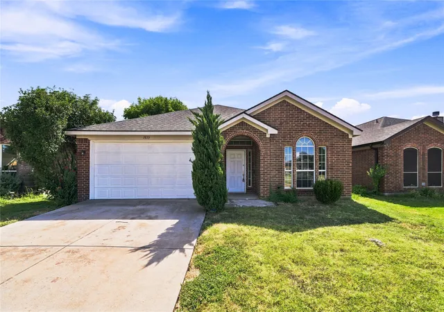 Photo 1 of Single family home for sale at 2833 Wakecrest Dr, Fort Worth, TX 76108 | MLS# 21383152 | Listing updated on 2026-10-01