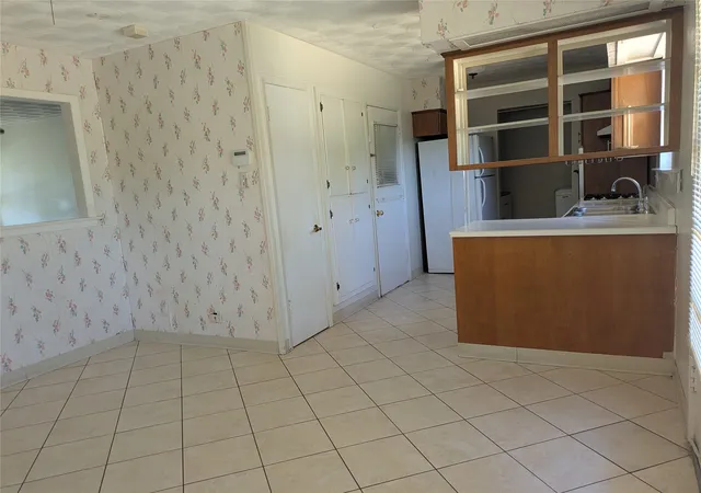 Photo 3 of Single family home for sale at 517 E Tyler St, Richardson, TX 75081 | MLS# 21393243 | Listing updated on 2026-10-07