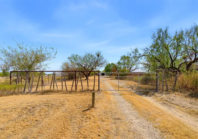 Photo 2 of Single family home for sale at 1818 S County Rd 215, Abilene, TX 79602 | MLS# 21393597 | Listing updated on 2026-09-24