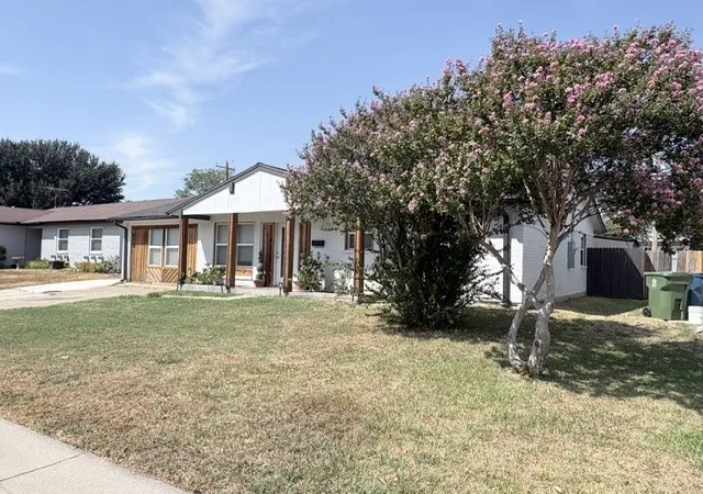 Photo 4 of Single family home for sale at 701 Sweetbriar, Lewisville, TX 75067 | MLS# 21394437 | Listing updated on 2026-09-24