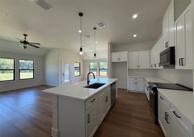 Photo 2 of Single family home for sale at 1033 Salvation Dr, Weatherford, TX 76088 | MLS# 21386177 | Listing updated on 2026-10-06