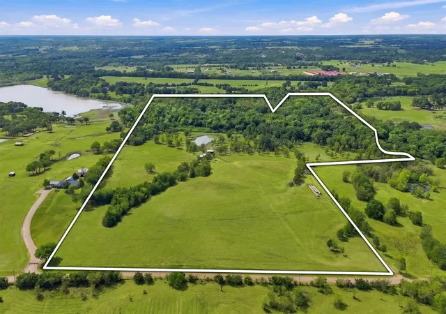 Photo 3 of House for sale at 000 Cr 1245, Savoy, TX 75479 | MLS# 21388044 | Listing updated on 2026-09-28