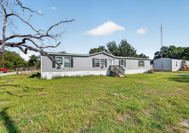 Photo 3 of Manufactured home for sale at 9313 Robin, Quinlan, TX 75474 | MLS# 21389762 | Listing updated on 2026-10-07