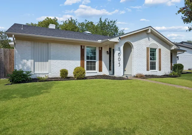 Photo 2 of Single family home for sale at 1605 Versailles Dr, Richardson, TX 75081 | MLS# 21391176 | Listing updated on 2026-10-03