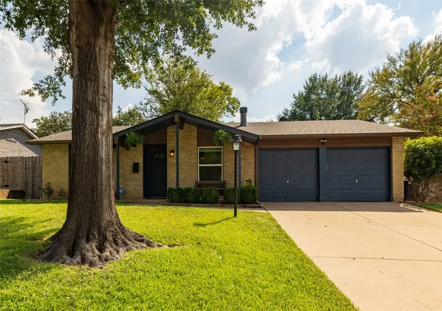 Photo 3 of Sale Pending at 713 Shelmar Dr, Euless, TX 76039 | MLS# 21393749 | Listing updated on 2026-10-07