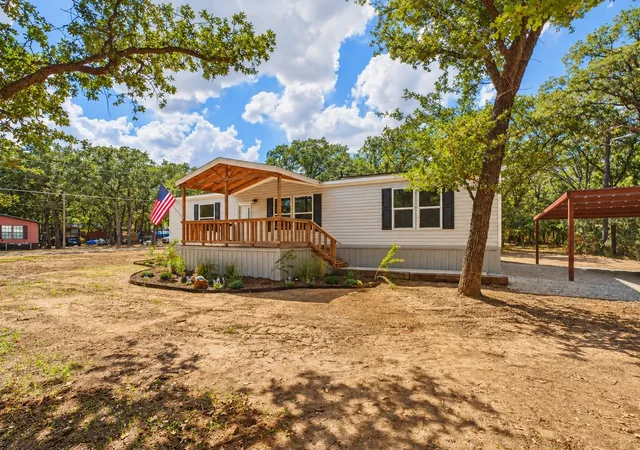 Photo 2 of Manufactured home for sale at 106 Summers Cir, Azle, TX 76020 | MLS# 21394438 | Listing updated on 2026-10-09