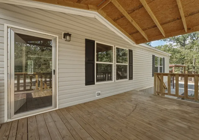 Photo 3 of Manufactured home for sale at 106 Summers Cir, Azle, TX 76020 | MLS# 21394438 | Listing updated on 2026-10-09