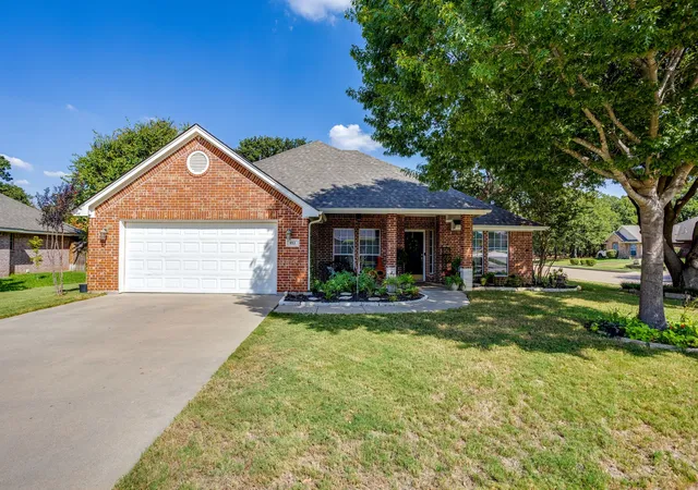 Photo 1 of Single family home for sale at 853 Royal Oak Ln, Burleson, TX 76028 | MLS# 21394359 | Listing updated on 2026-09-24