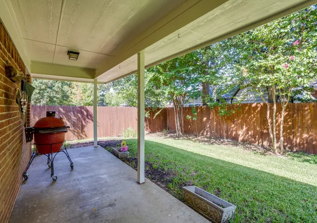 Photo 3 of Single family home for sale at 853 Royal Oak Ln, Burleson, TX 76028 | MLS# 21394359 | Listing updated on 2026-09-24