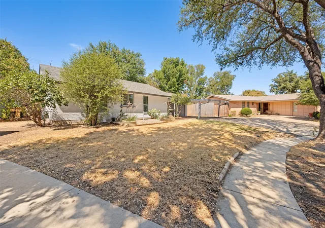 Photo 2 of Single family home for sale at 3411 Ashcroft Ct, Irving, TX 75062 | MLS# 21394528 | Listing updated on 2026-09-24