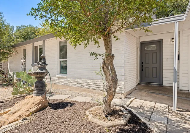 Photo 3 of Single family home for sale at 3411 Ashcroft Ct, Irving, TX 75062 | MLS# 21394528 | Listing updated on 2026-09-24