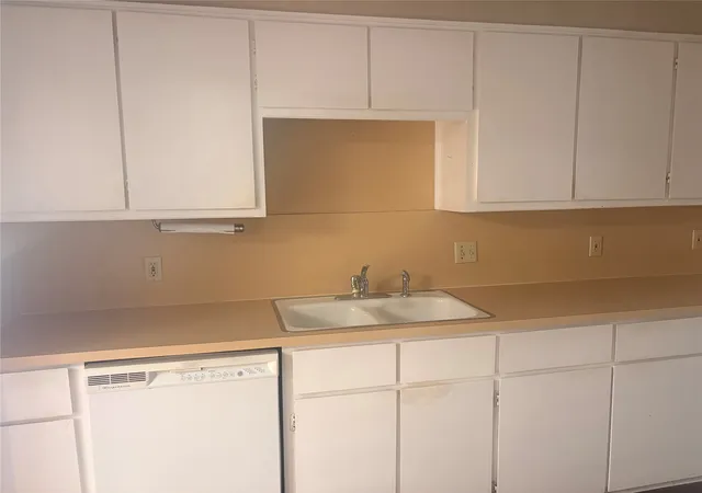 Photo 3 of Townhouse for sale at 10727 Sandpiper Ln #22, Dallas, TX 75230 | MLS# 21384316 | Listing updated on 2026-09-24