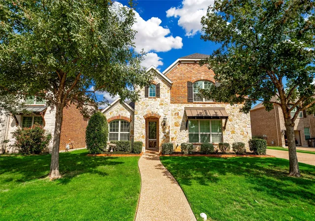 Photo 1 of Single family home for sale at 2883 Redfern Dr, Roanoke, TX 76262 | MLS# 21394535 | Listing updated on 2026-10-04