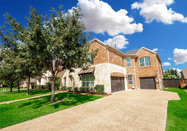 Photo 2 of Single family home for sale at 2883 Redfern Dr, Roanoke, TX 76262 | MLS# 21394535 | Listing updated on 2026-10-04