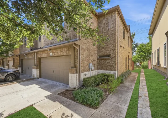 Photo 3 of Townhouse for sale at 6529 Rutherford Rd, Plano, TX 75023 | MLS# 21390593 | Listing updated on 2026-10-06