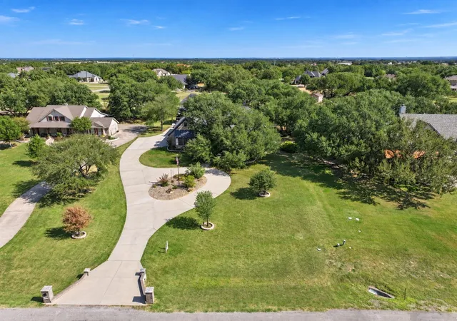 Photo 2 of Single family home for sale at 1729 Bent Tree Ct, Granbury, TX 76049 | MLS# 21390293 | Listing updated on 2026-10-04