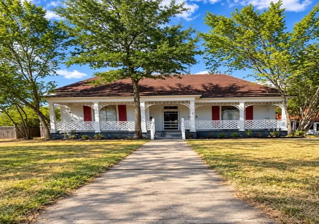 Photo 1 of Single family home for sale at 106 Whitworth St, Sulphur Springs, TX 75482 | MLS# 21394576 | Listing updated on 2026-10-04