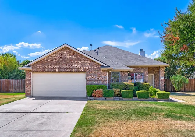 Photo 1 of Single family home for sale at 2851 Cobblestone Dr, Rockwall, TX 75087 | MLS# 21392547 | Listing updated on 2026-10-09