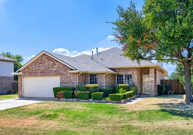 Photo 2 of Single family home for sale at 2851 Cobblestone Dr, Rockwall, TX 75087 | MLS# 21392547 | Listing updated on 2026-10-09