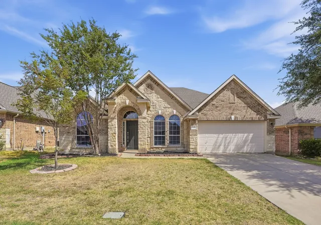 Photo 1 of Single family home for sale at 240 Cedar Crst Dr, Justin, TX 76247 | MLS# 21391661 | Listing updated on 2026-09-24