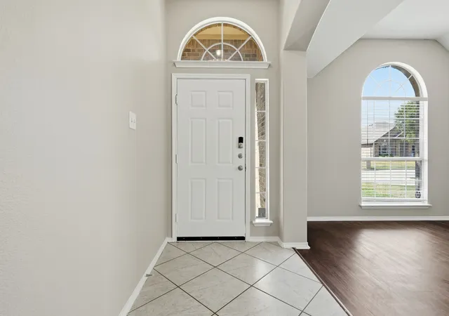 Photo 2 of Single family home for sale at 240 Cedar Crst Dr, Justin, TX 76247 | MLS# 21391661 | Listing updated on 2026-09-24