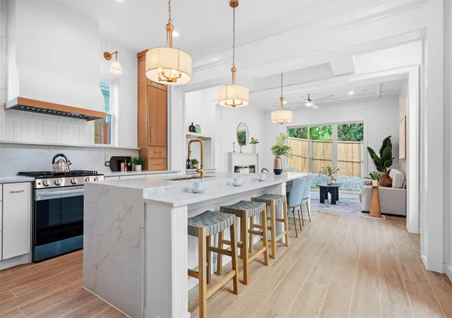 Photo 1 of Single family home for sale at 333 N Moore St, Dallas, TX 75203 | MLS# 21393058 | Listing updated on 2026-09-26