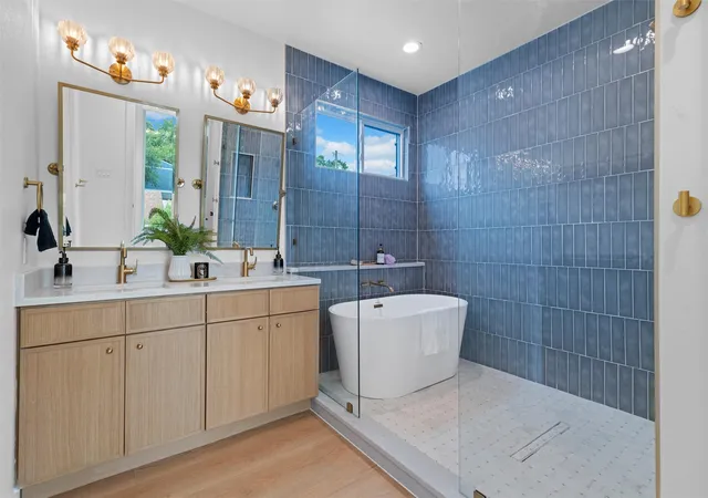 Photo 2 of Single family home for sale at 333 N Moore St, Dallas, TX 75203 | MLS# 21393058 | Listing updated on 2026-09-26