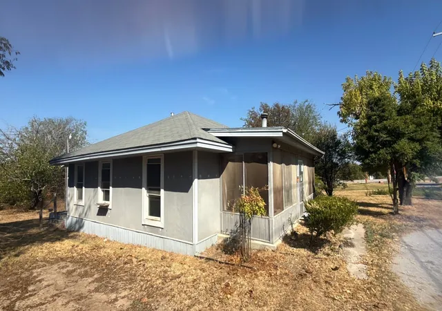 Photo 2 of Single family home for sale at 701 N Newark St, Decatur, TX 76234 | MLS# 21392343 | Listing updated on 2026-09-24