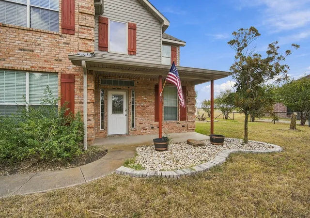 Photo 2 of Single family home for sale at 1865 Old Maypearl Rd, Waxahachie, TX 75167 | MLS# 21394642 | Listing updated on 2026-10-06