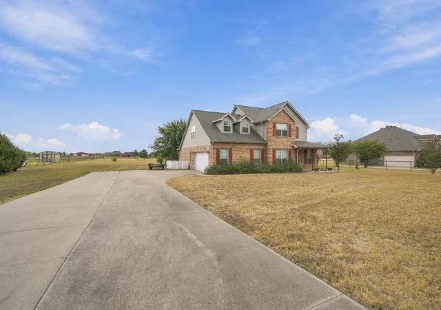 Photo 3 of Single family home for sale at 1865 Old Maypearl Rd, Waxahachie, TX 75167 | MLS# 21394642 | Listing updated on 2026-10-06
