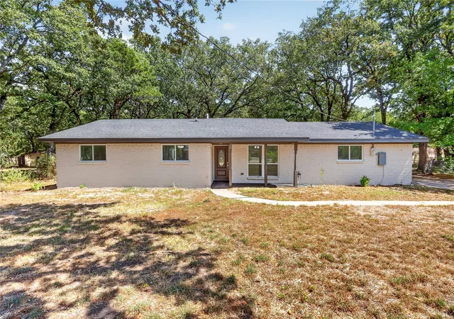 Photo 1 of Single family home for sale at 3927 County Rd 3322, Greenville, TX 75402 | MLS# 21394633 | Listing updated on 2026-10-05