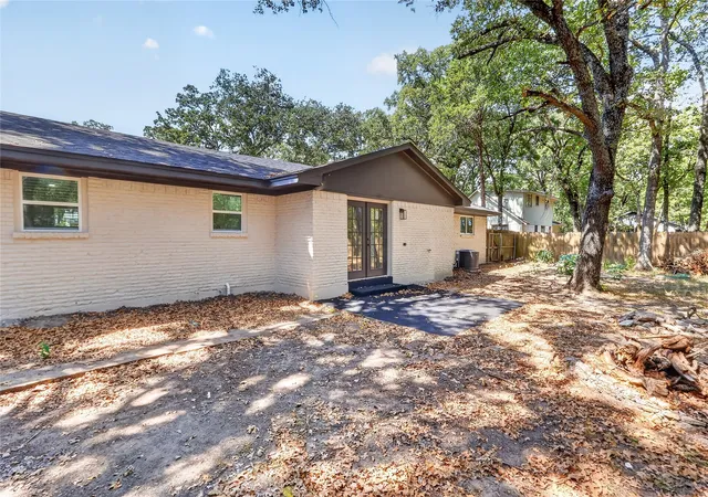 Photo 2 of Single family home for sale at 3927 County Rd 3322, Greenville, TX 75402 | MLS# 21394633 | Listing updated on 2026-10-05